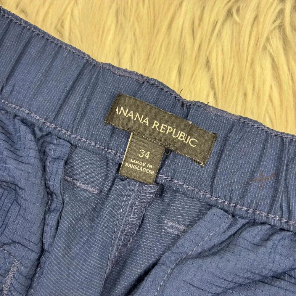Banana Republic Men's 34 Navy Light Weight Poly Chino Shorts Travel Preppy Beach